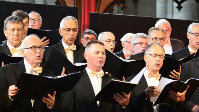 Vue partielle des pupitres des ténors et des basses