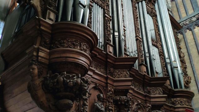 Une vue partielle du magnifique buffet d'orgue